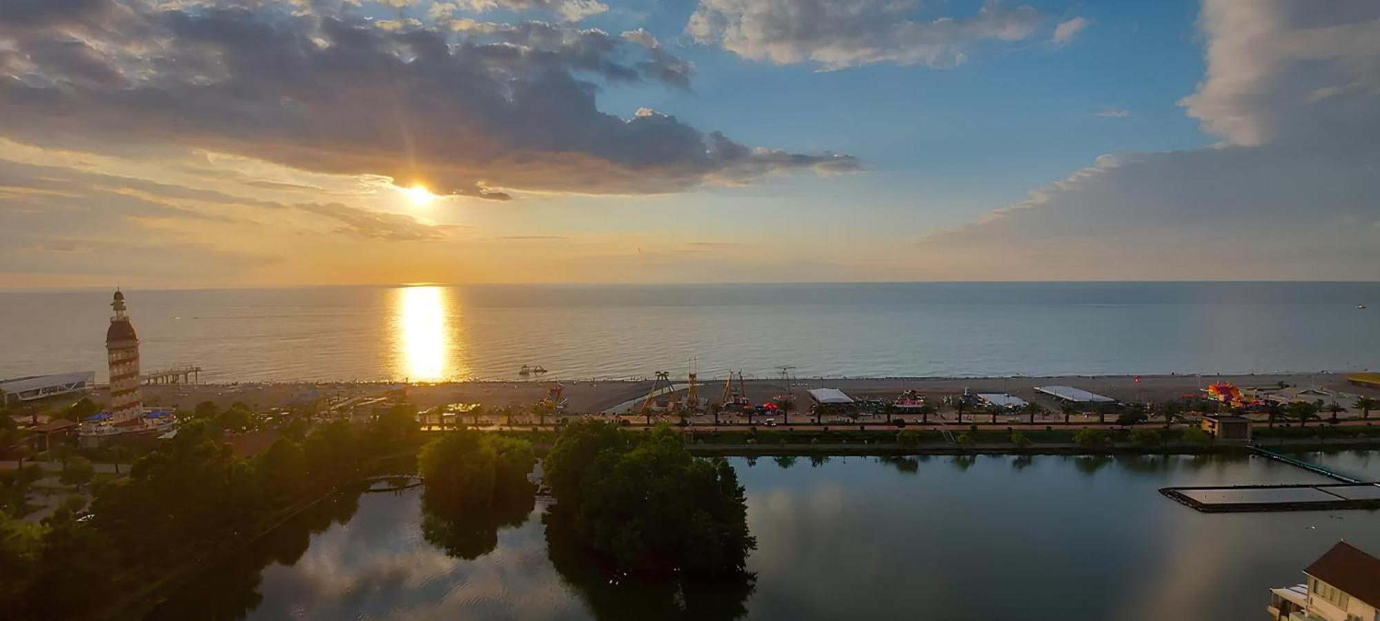 Orbi Panoramic Aparthotel Batumi Exterior foto